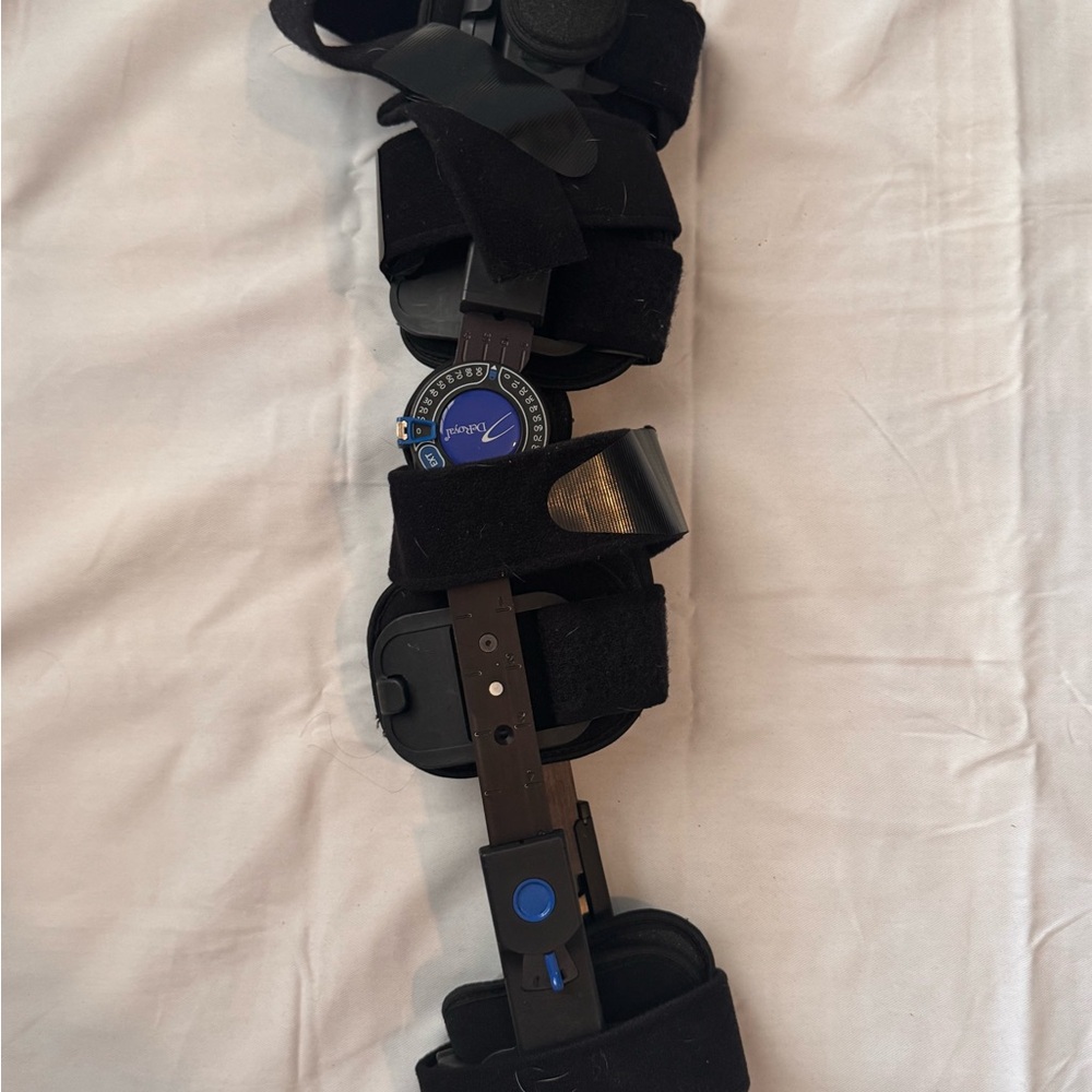 Left Knee Brace - Picture 3 of 5